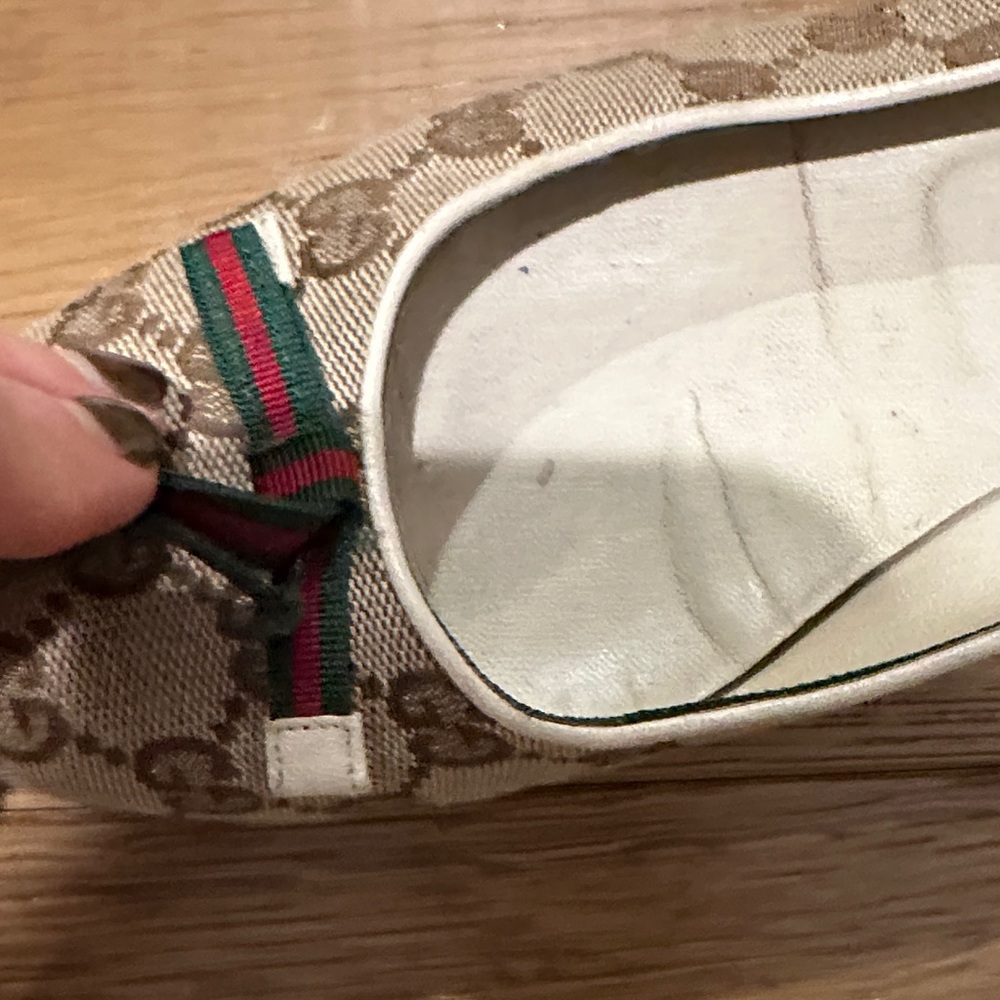 Gucci Women's Tan and Brown Ballet Flats with Red and Green BowAccents - Picture 5 of 11